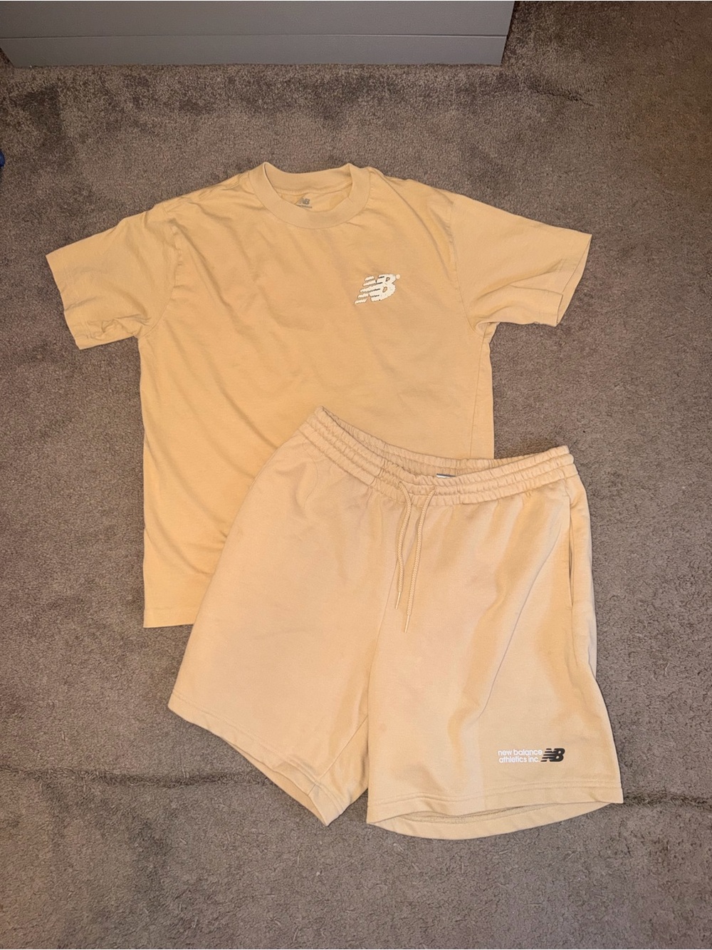 New Balance Men’s Tan T-Shirt (M)& Shorts(L) Set